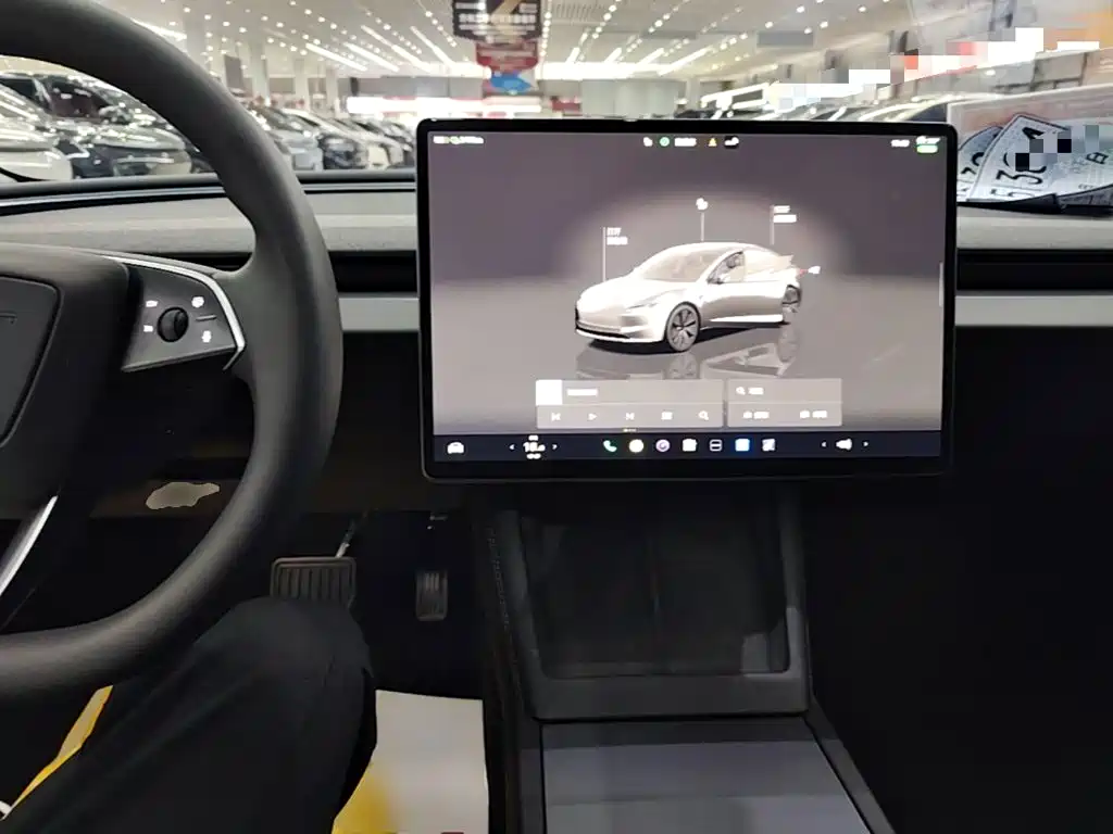 Фото 10 - Tesla Model 3