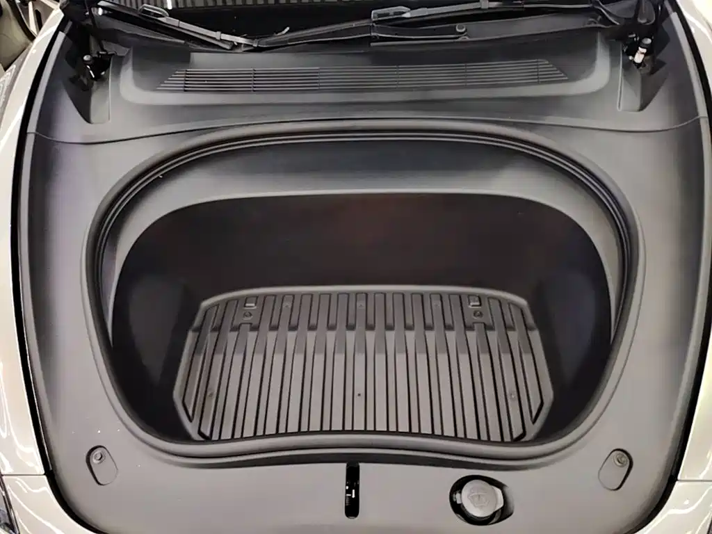 Фото 20 - Tesla Model 3