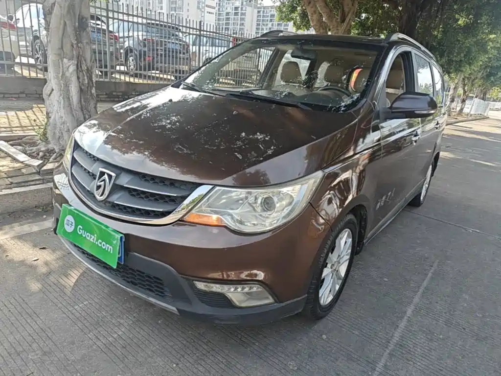 Baojun 730 2015 2014 1.5L Manual Luxury Navigation ESP Edition 7-Seater