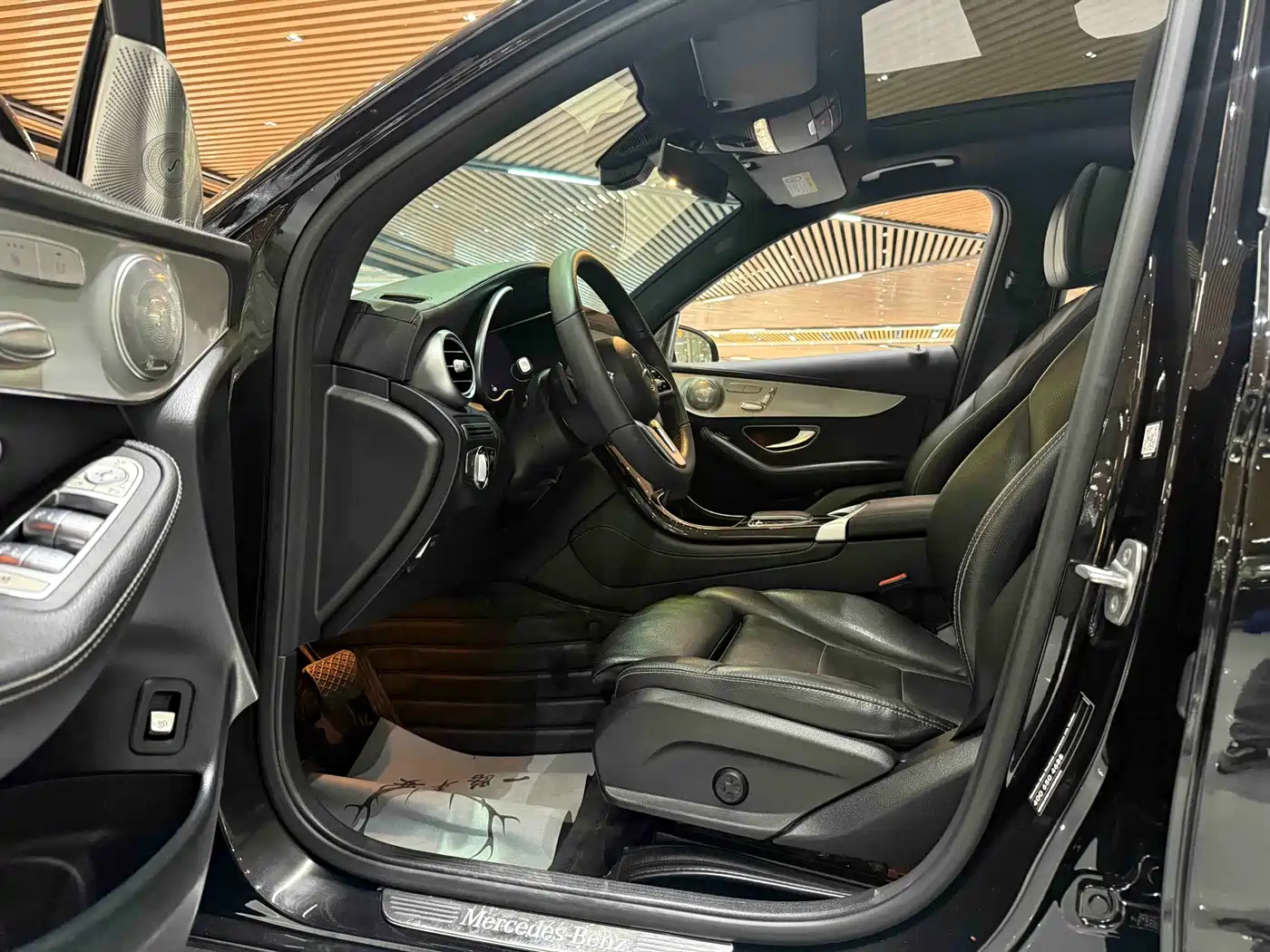 MERCEDES-BENZ GLC