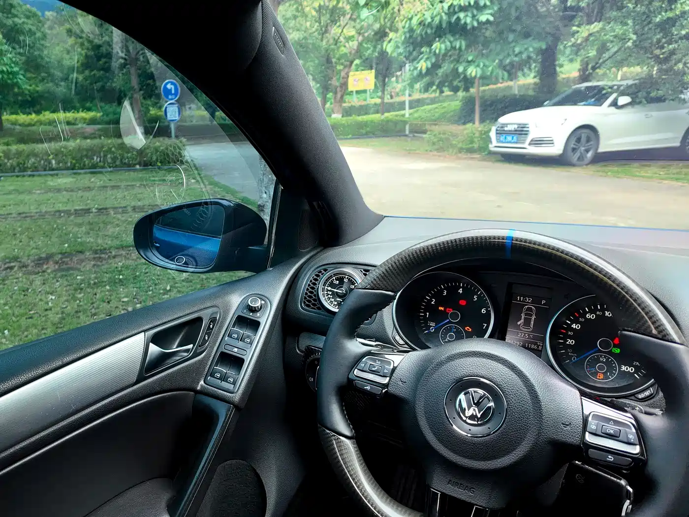 Volkswagen Golf (Import) 2011 2.0TSI R фото 11