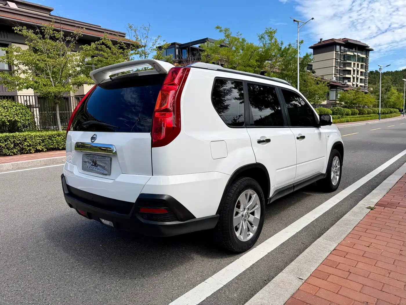 Dongfeng Fengdu MX6 2015 2015 2.0L CVT 2WD Dream Edition