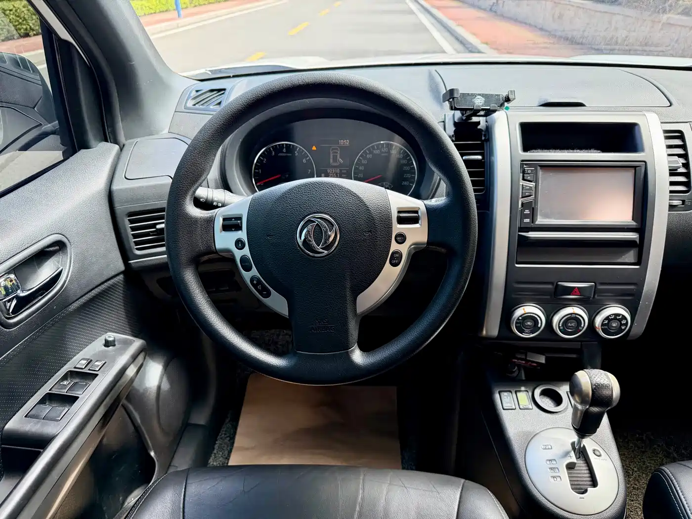 Dongfeng Fengdu MX6 2015 2015 2.0L CVT 2WD Dream Edition
