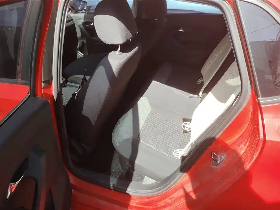 Volkswagen Polo 2016 1.6L Automatic Comfort фото 11