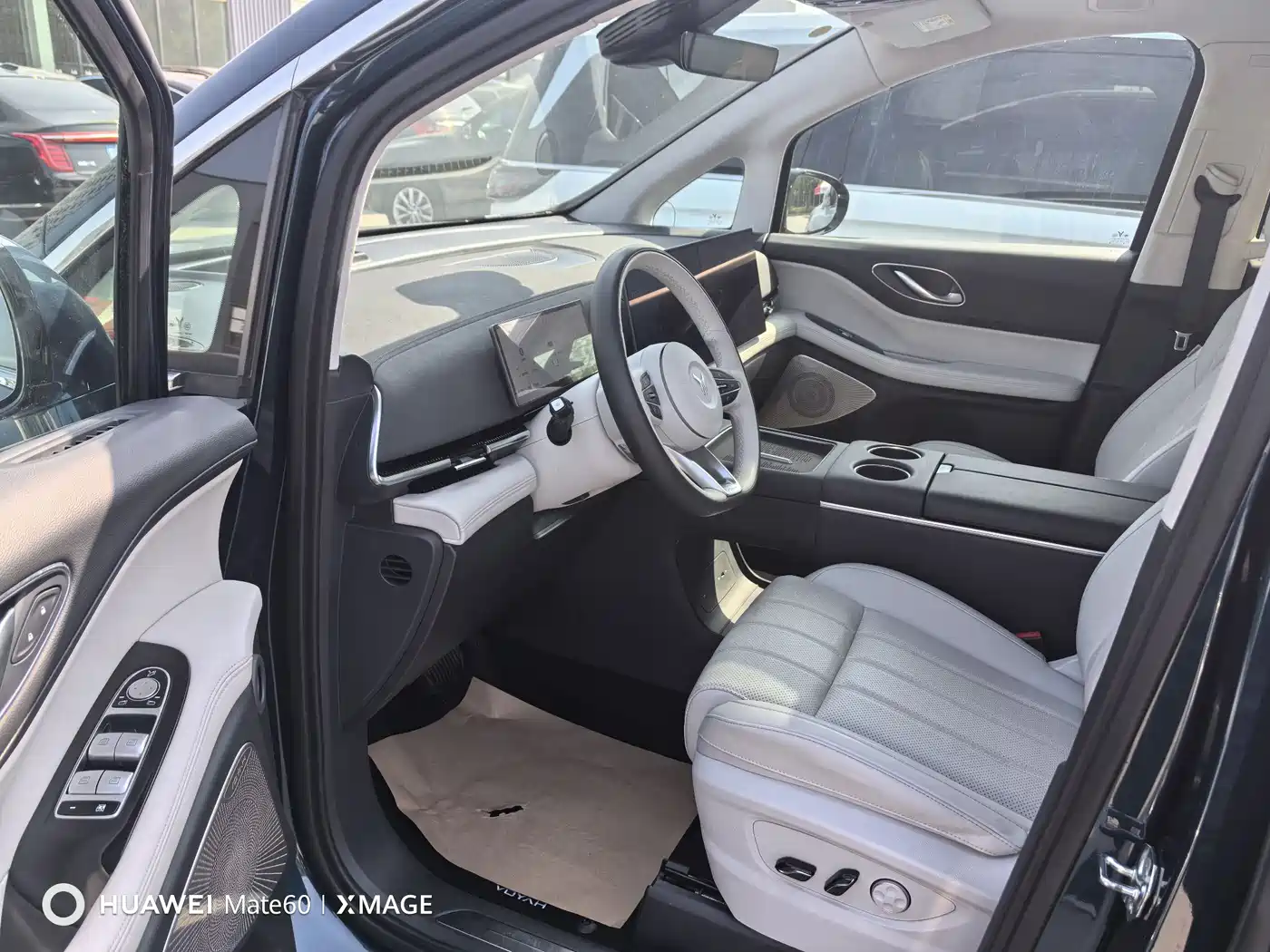 Voyah Auto Voyah Dreamer 2025 PHEV AWD Flagship Kunpeng Edition фото 7