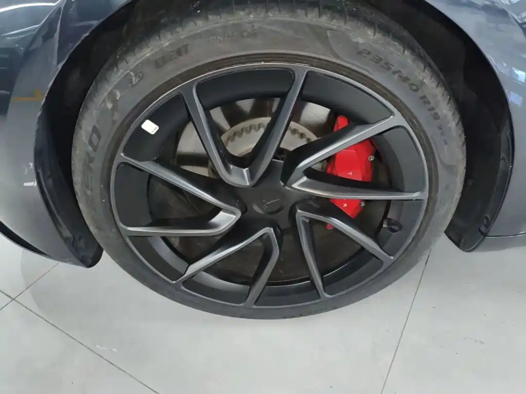 Фото 25 - Tesla Model 3