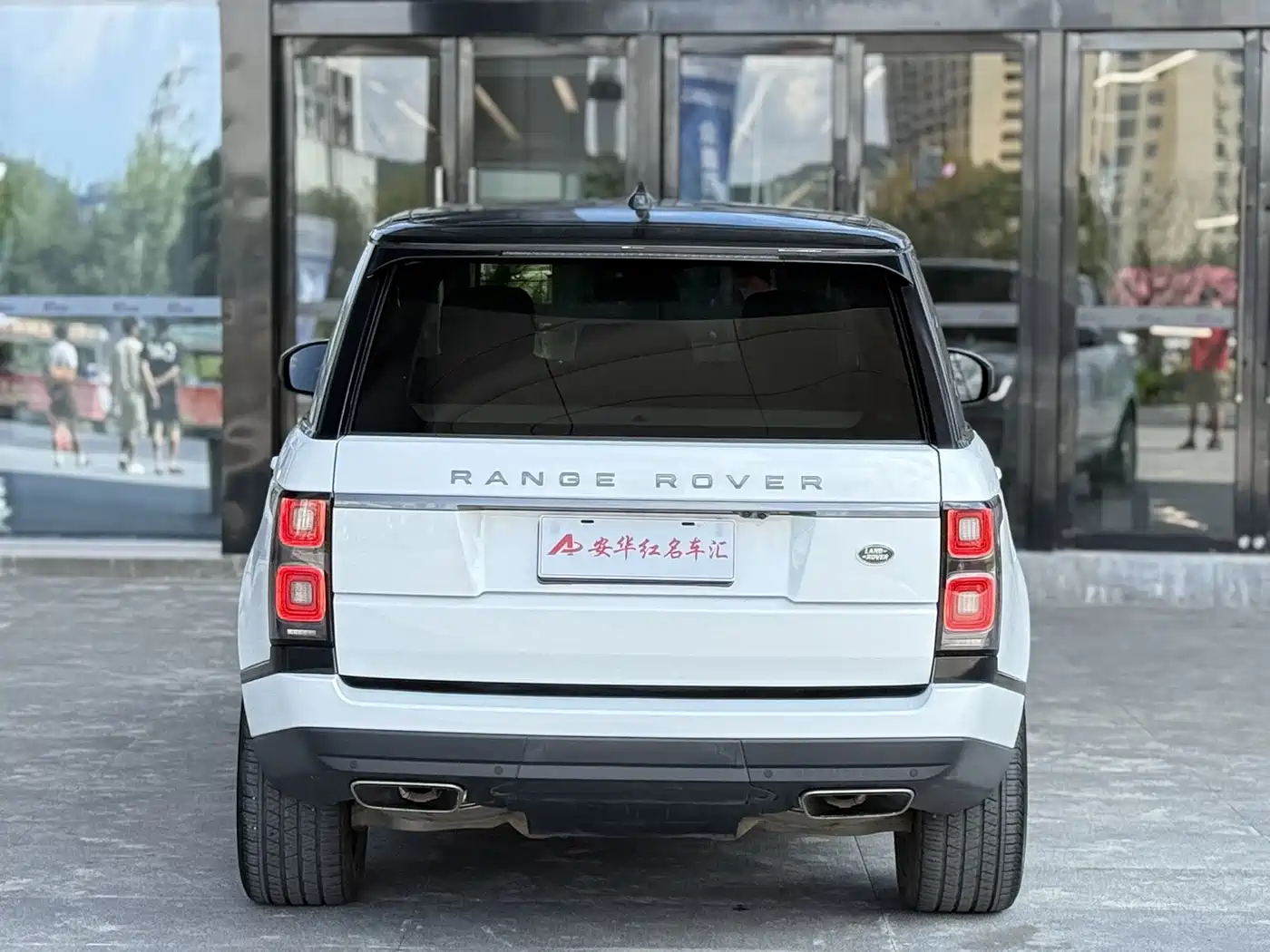 Land Rover Range Rover 2018 3.0 SC V6 Golden Age Edition фото 4