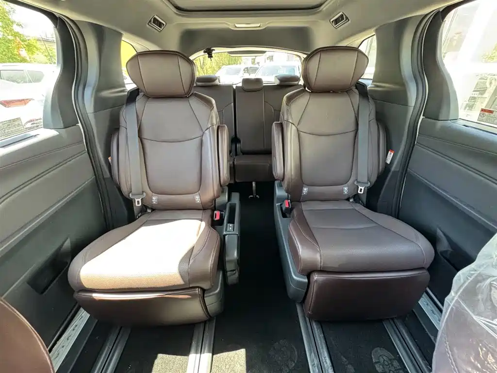 Toyota Granvia 2026 Model 2.5L Hybrid Prestige PLUS AWD Trim фото 12