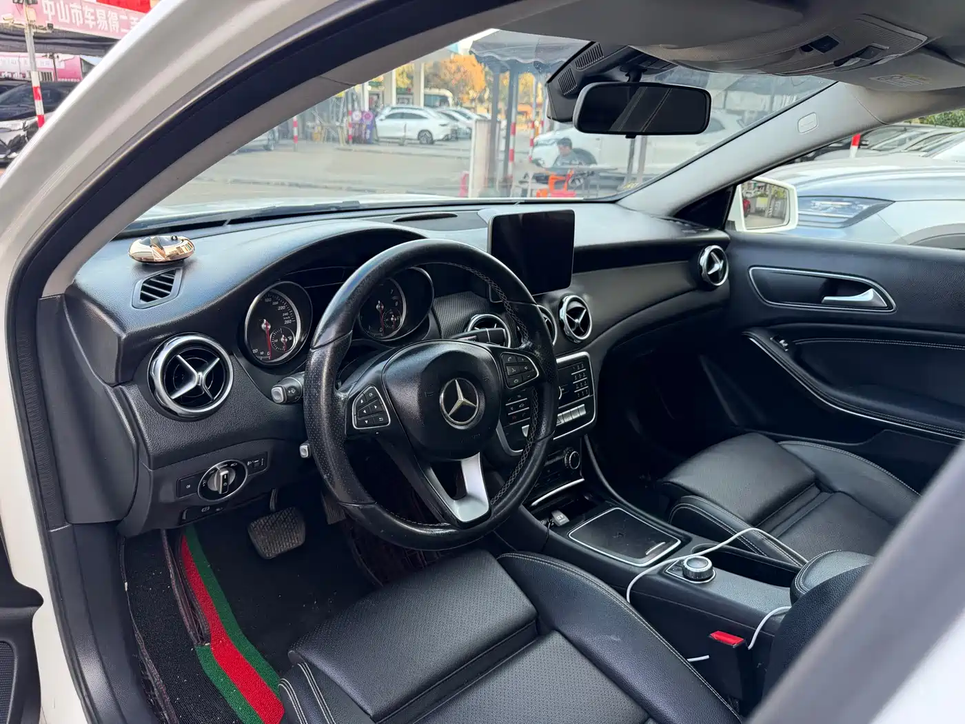 Mercedes-Benz GLA 2018 GLA 200 Dynamic фото 9