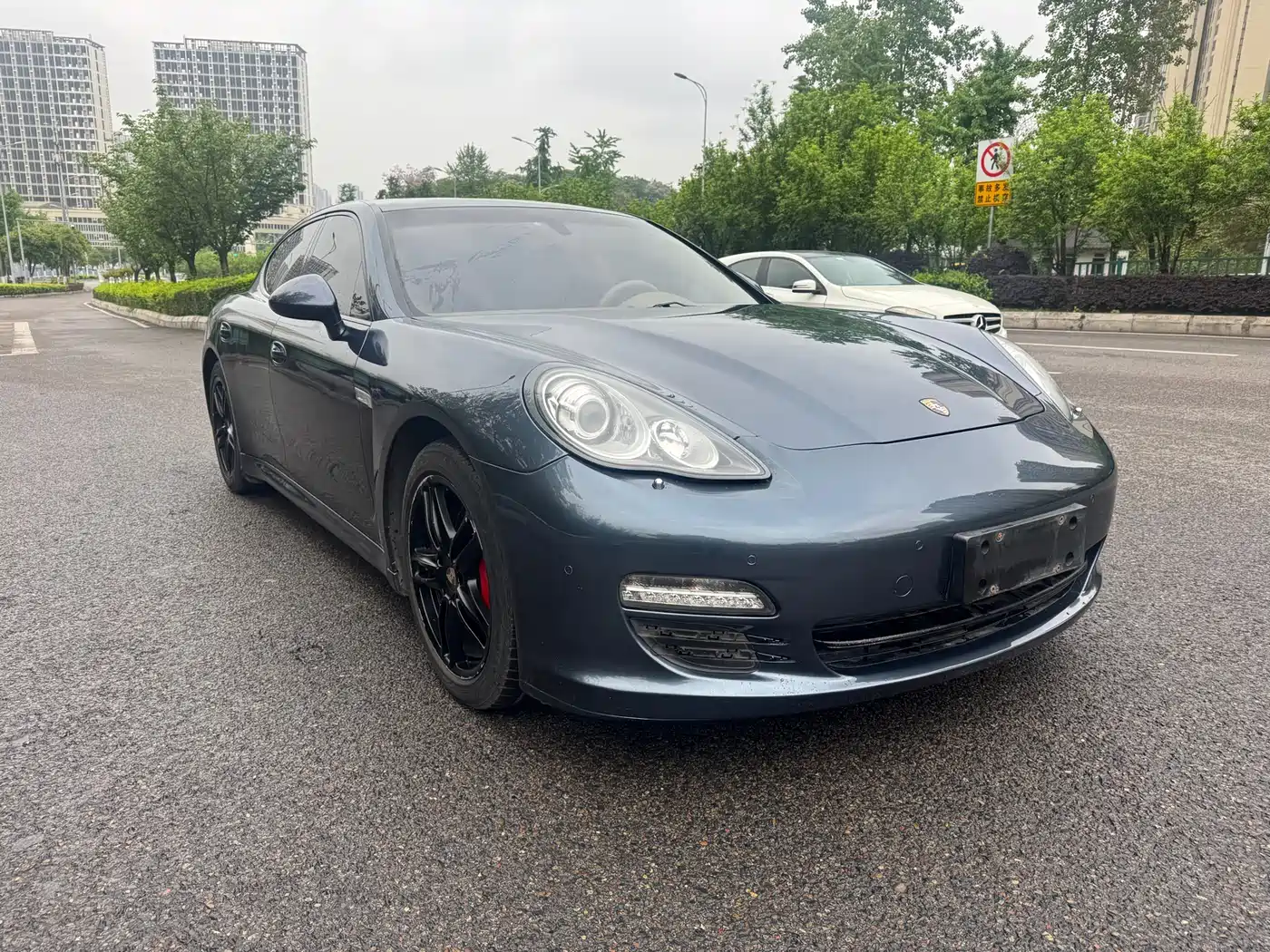 Porsche Panamera 2013 Panamera 4 Platinum Edition 3.6L фото 3