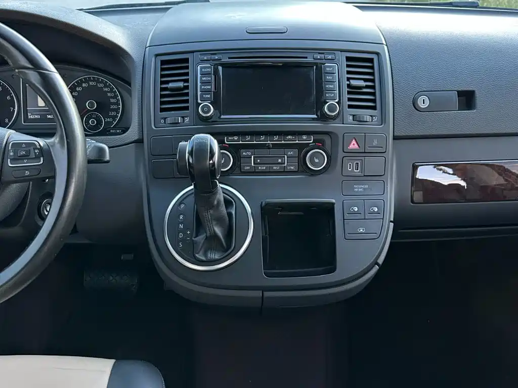 Фото 21 - Volkswagen Multivan