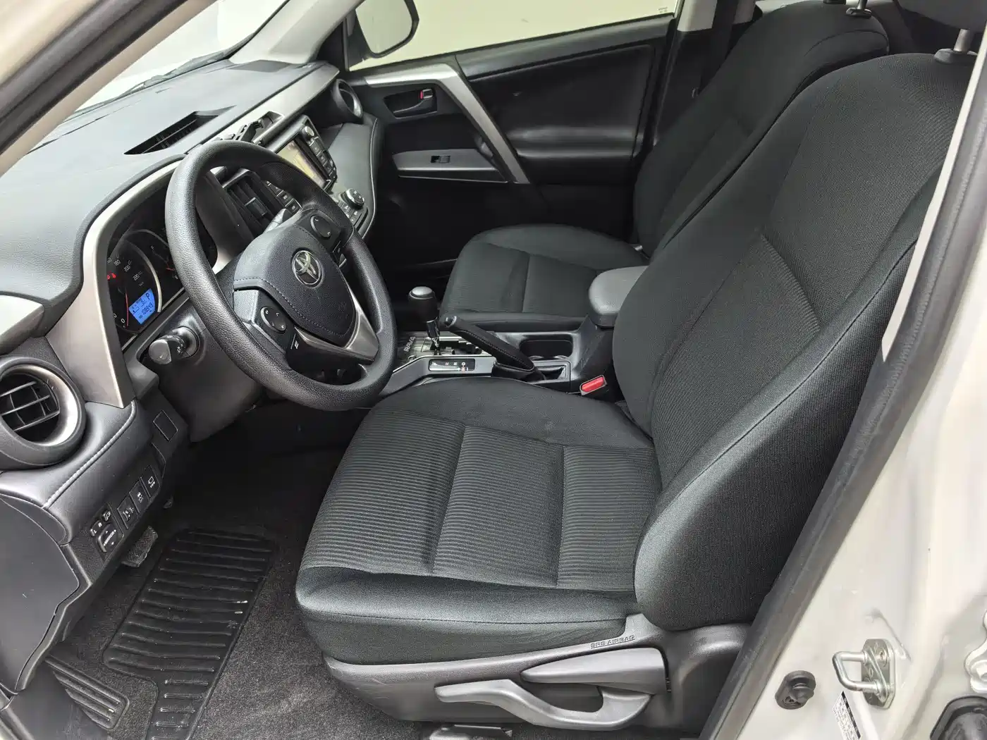 Toyota RAV4 Rongfang 2016 2.0L CVT 2WD Comfort (China V) фото 8