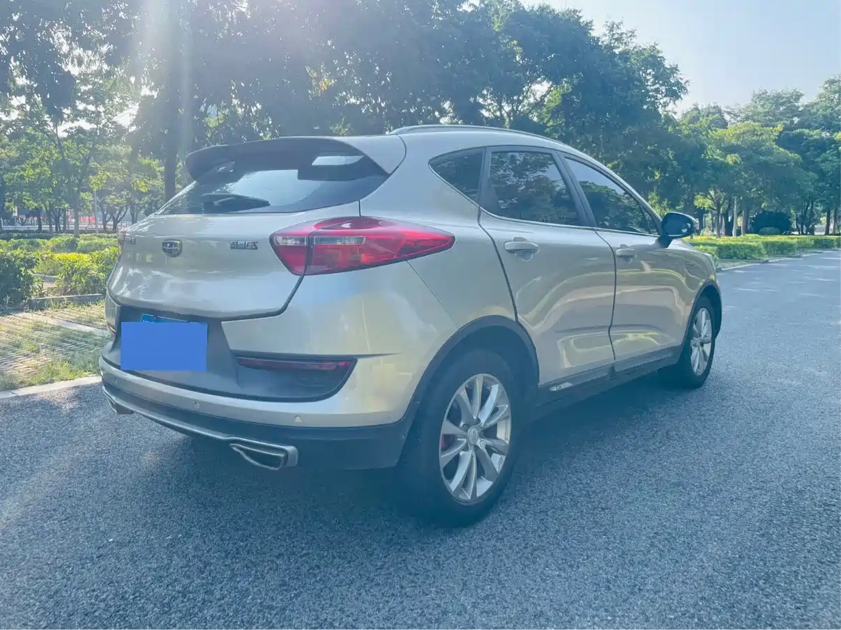 Фото 8 - Geely Emgrand GS