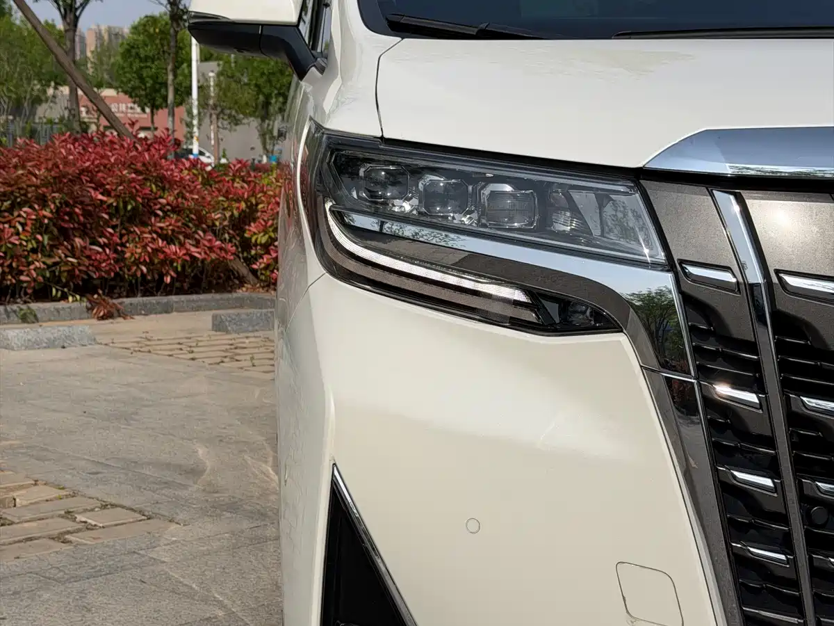 Toyota Alphard 2021 Hybrid 2.5L Premium фото 4