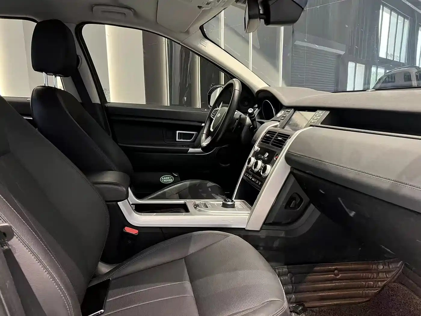 Land Rover Discovery Sport 2018 240PS SE Edition фото 8