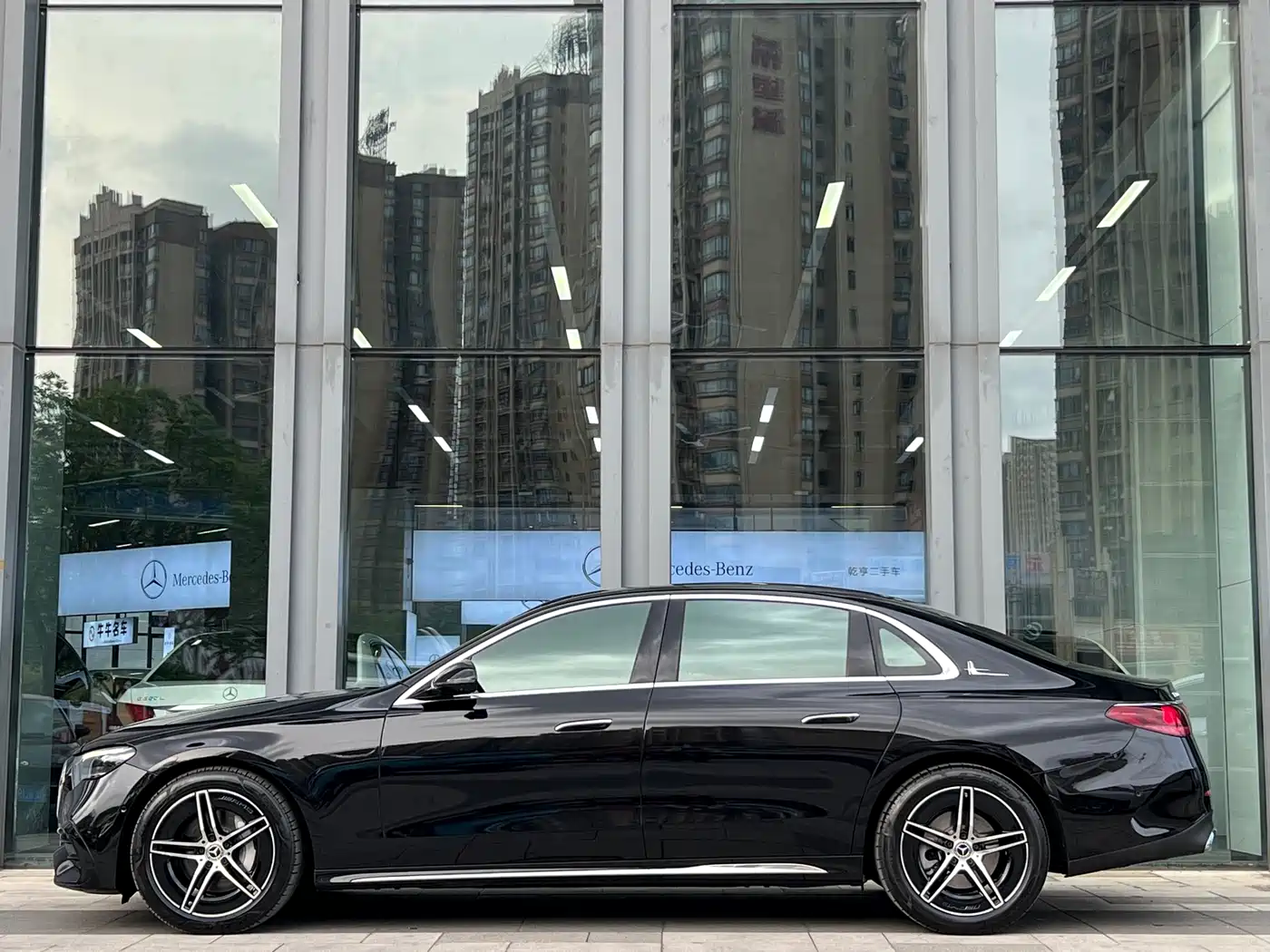 Mercedes-Benz E-Class 2024 Model E 300 L Luxury Sport фото 3