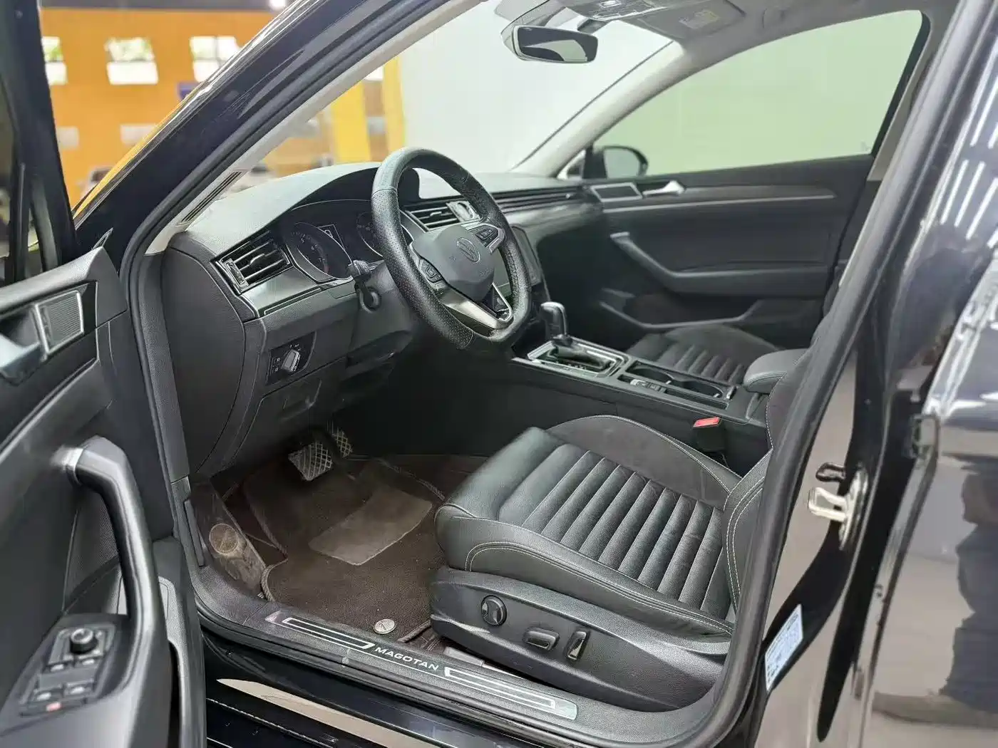 Volkswagen Magotan 2020 330TSI DSG Luxury фото 3