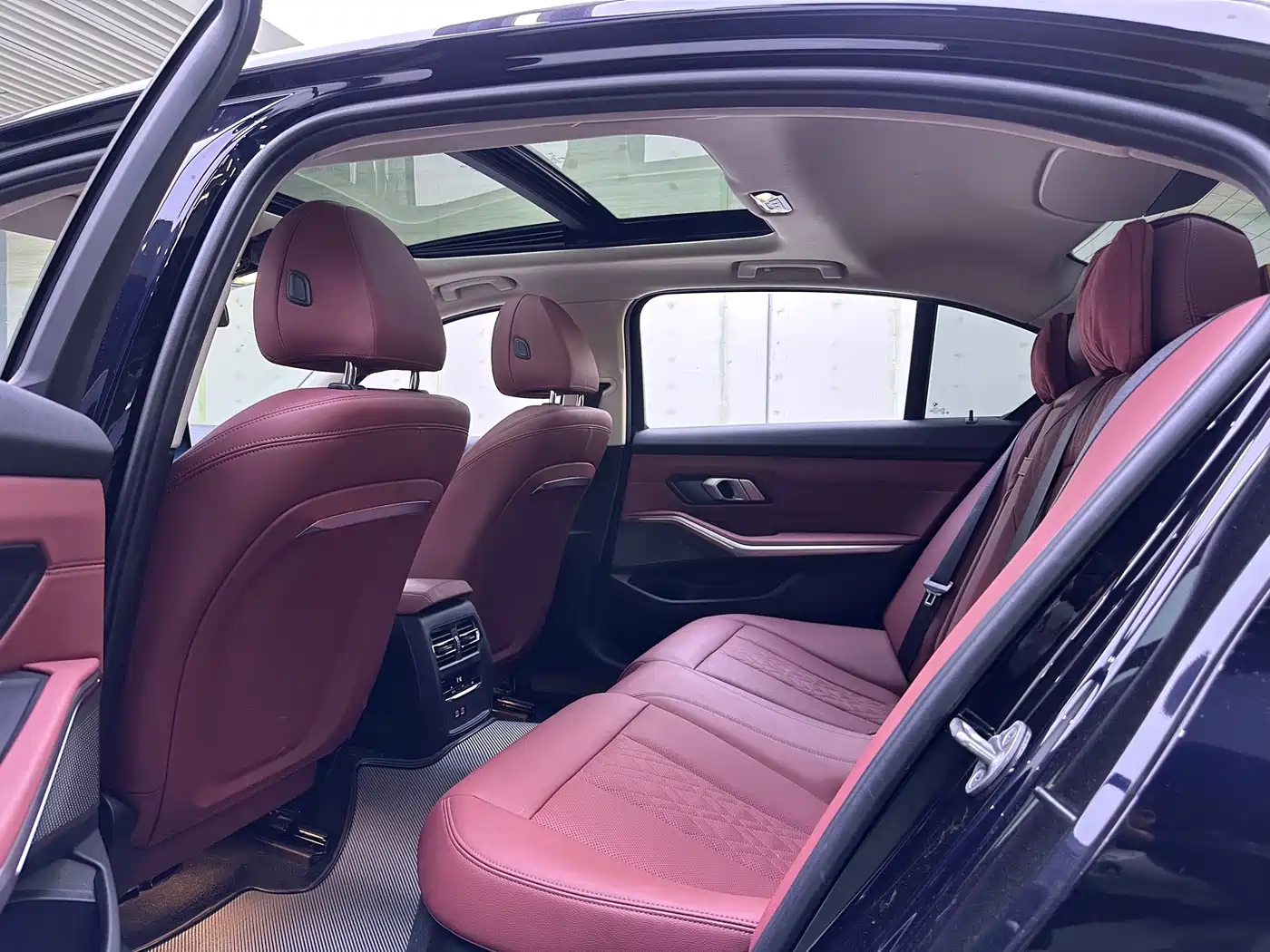 BMW 3 Series 2023 325Li M Sport Package фото 9