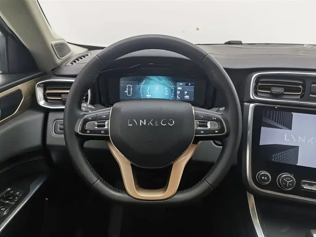 Lynk & Co 01 2017 2.0T 2WD Pro Version фото 11