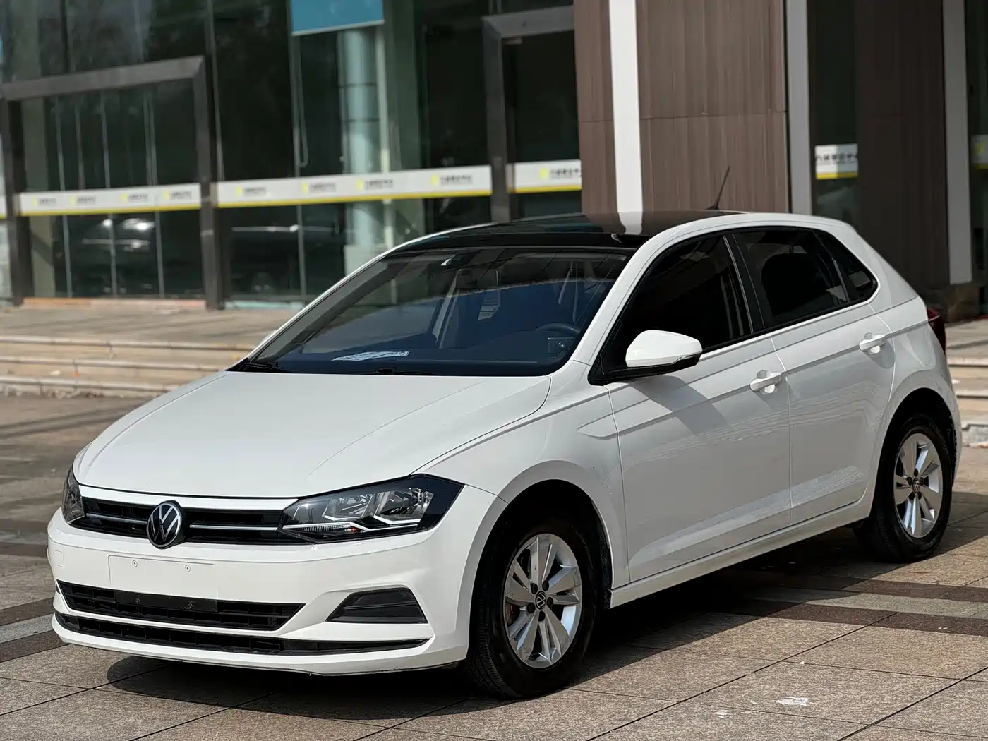 VOLKSWAGEN POLO