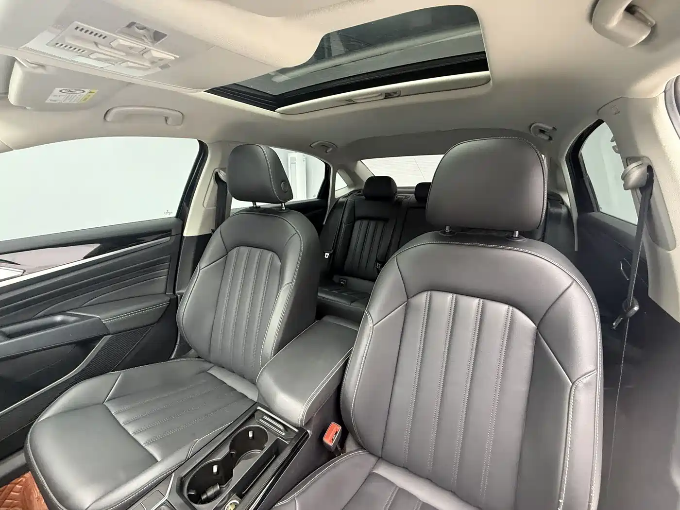 Volkswagen Passat 2024 280TSI Business Edition фото 16