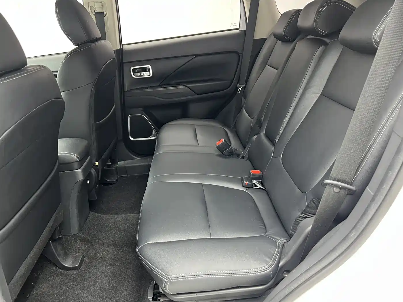 Mitsubishi Outlander 2021 Facelift 2.0L 2WD Comfort Edition 5-Seater фото 8