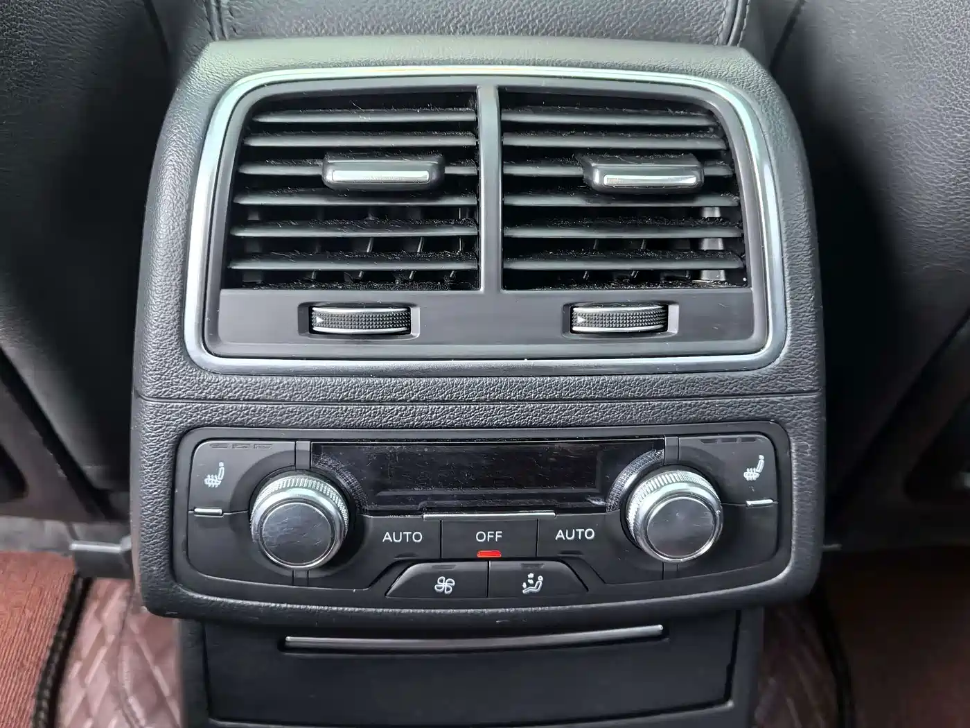 Фото 11 - Audi A6L