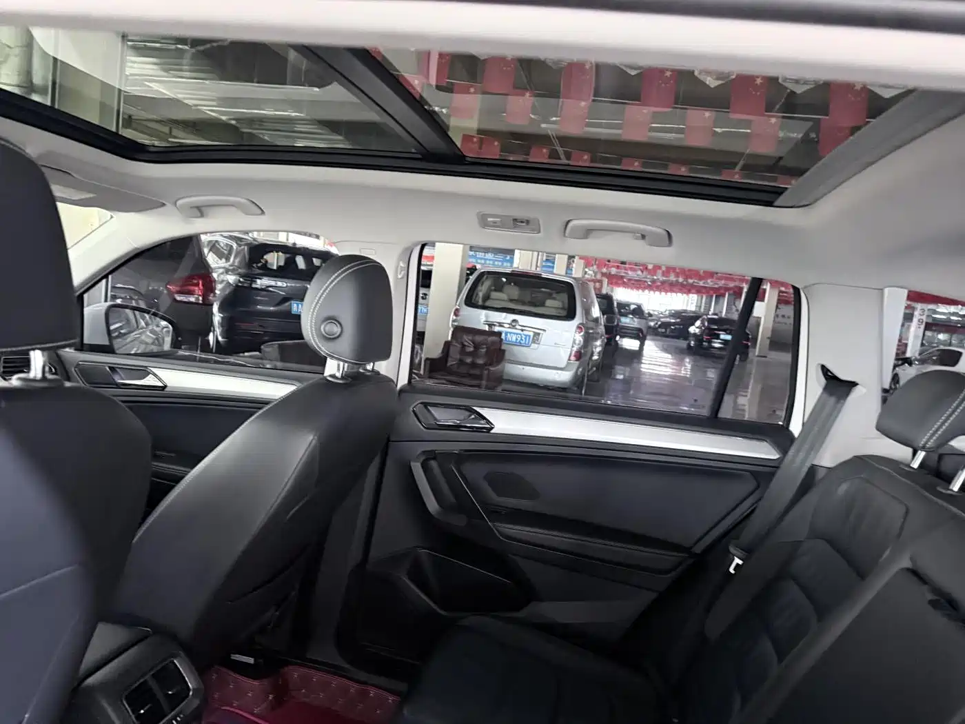 Volkswagen Tiguan L 2018 Facelift 330TSI Automatic 2WD Luxury Edition фото 18