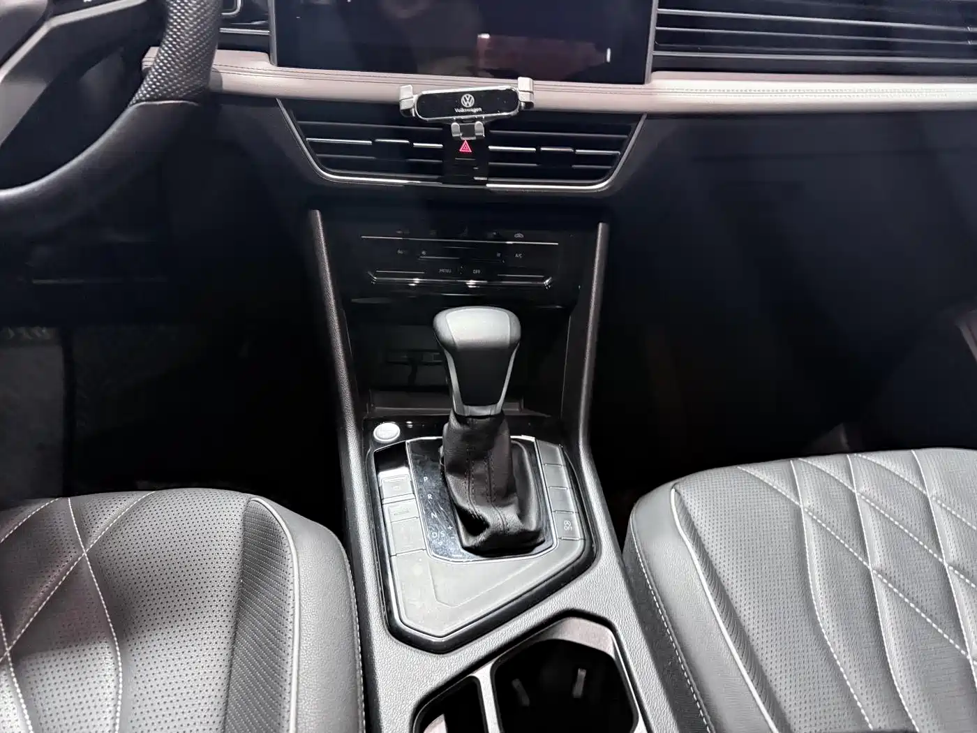 Volkswagen Tiguan L 2022 330TSI Automatic 2WD Comfort Edition фото 16