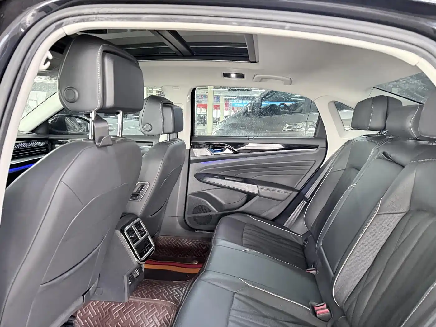 Volkswagen Passat 2023 330TSI Elite Edition фото 11