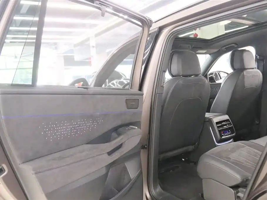 Volkswagen Teramont 2025 Teramont Pro 450TSI 4WD Summit Edition фото 24