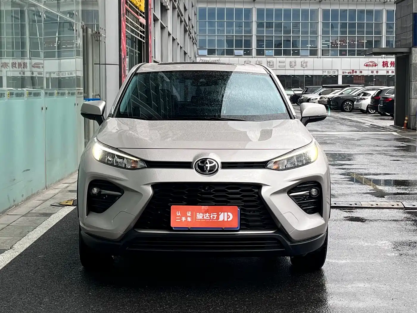 Toyota Wildlander 2022 2.0L CVT AWD Luxury PLUS Edition фото 2