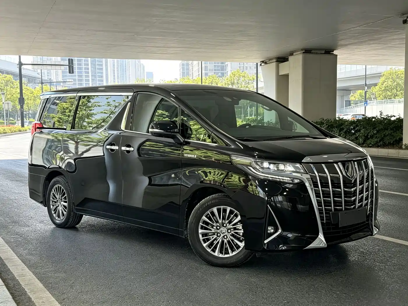 Toyota Alphard 2021 Hybrid 2.5L Premium фото 5