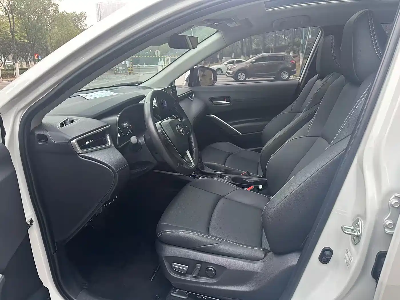 Toyota Frontlander 2023 2.0L Smart Hybrid Dual Engine Prestige Edition фото 5