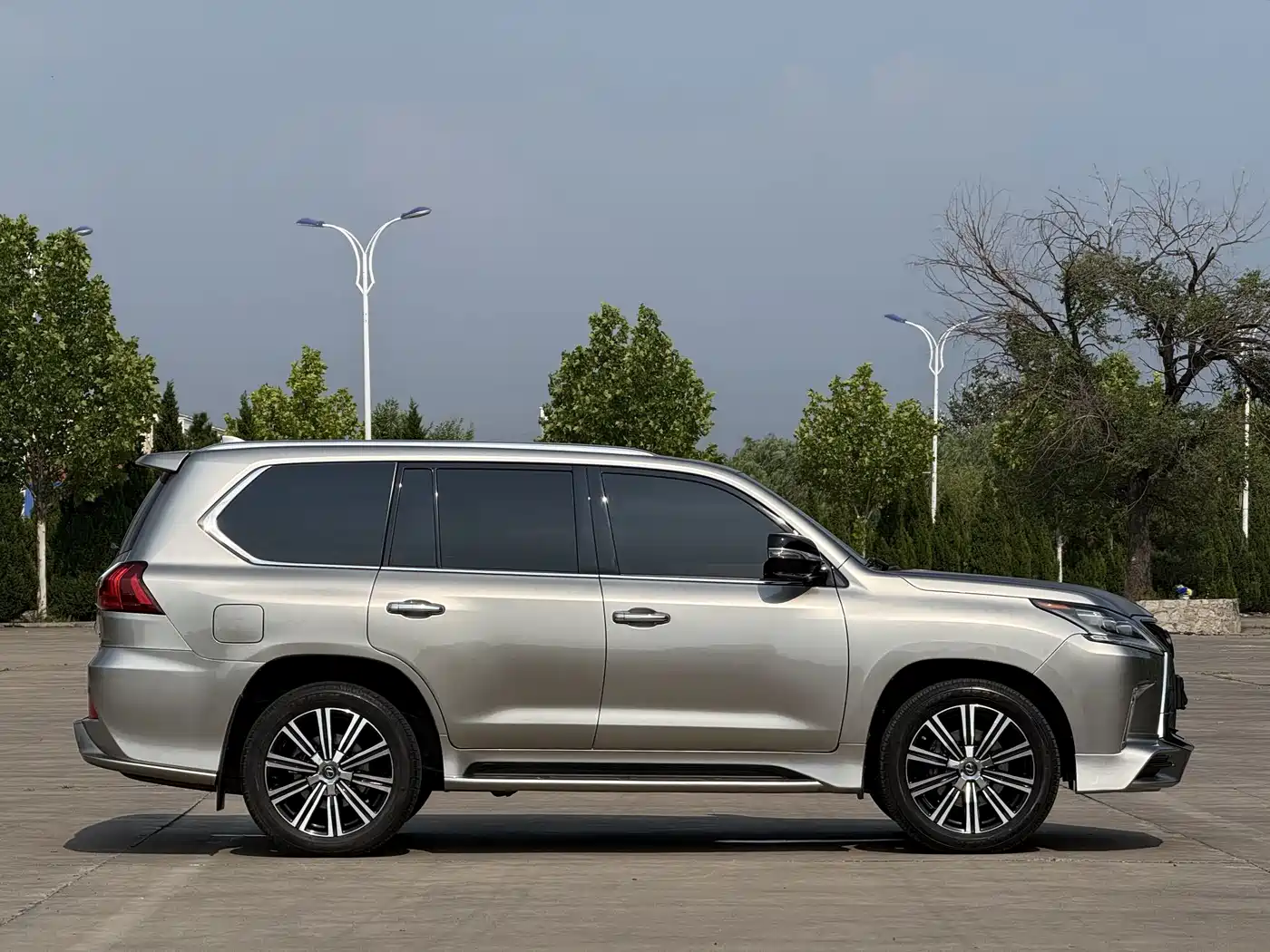 Фото 8 - Lexus LX
