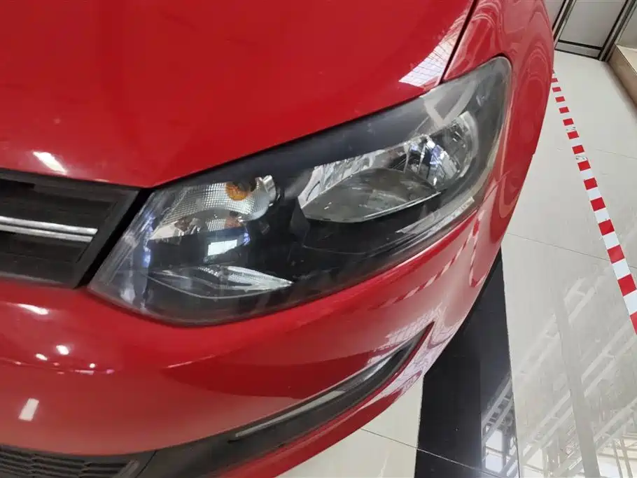 Volkswagen Polo 2013 1.6L Automatic Comfort Edition фото 5