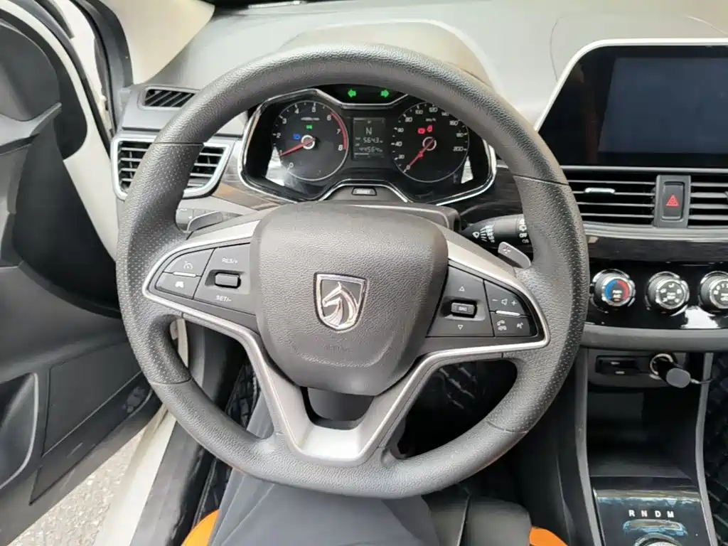 Baojun 310 2019 2017 1.5L Auto Luxury