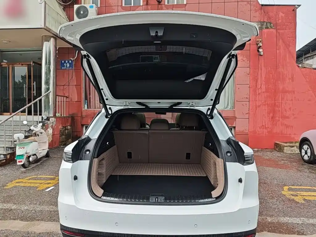 Li Auto i6 2026 2025 2WD Base Model