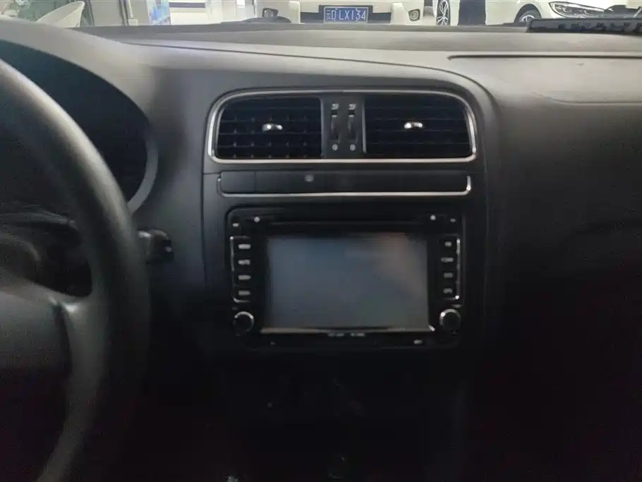 Volkswagen Polo 2013 1.6L Automatic Comfort Edition фото 13
