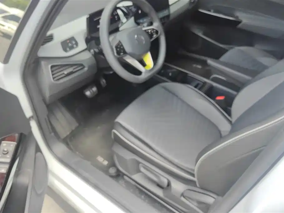 Volkswagen ID.3 2023 Pure Smart Edition фото 9