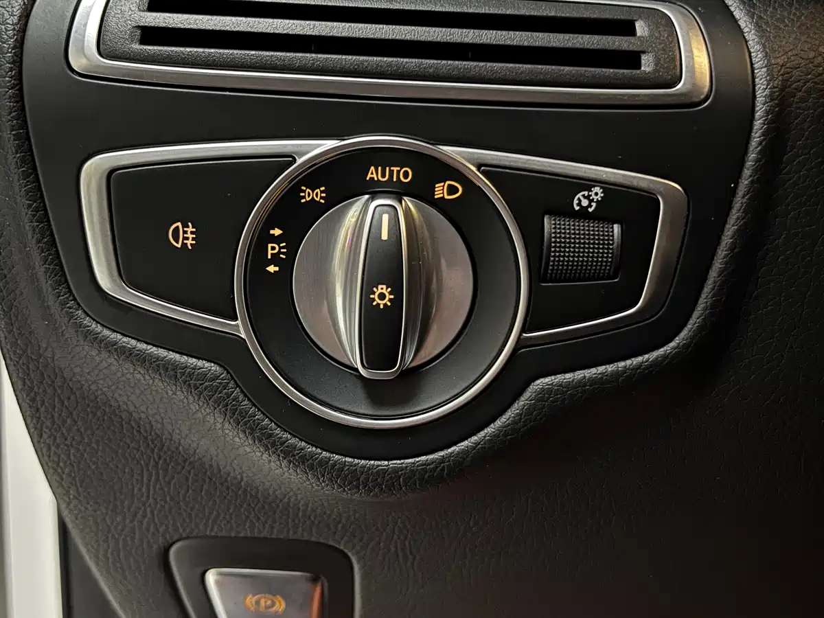Mercedes-Benz GLC 2022 Facelift GLC 260 L 4MATIC Luxury Model фото 26