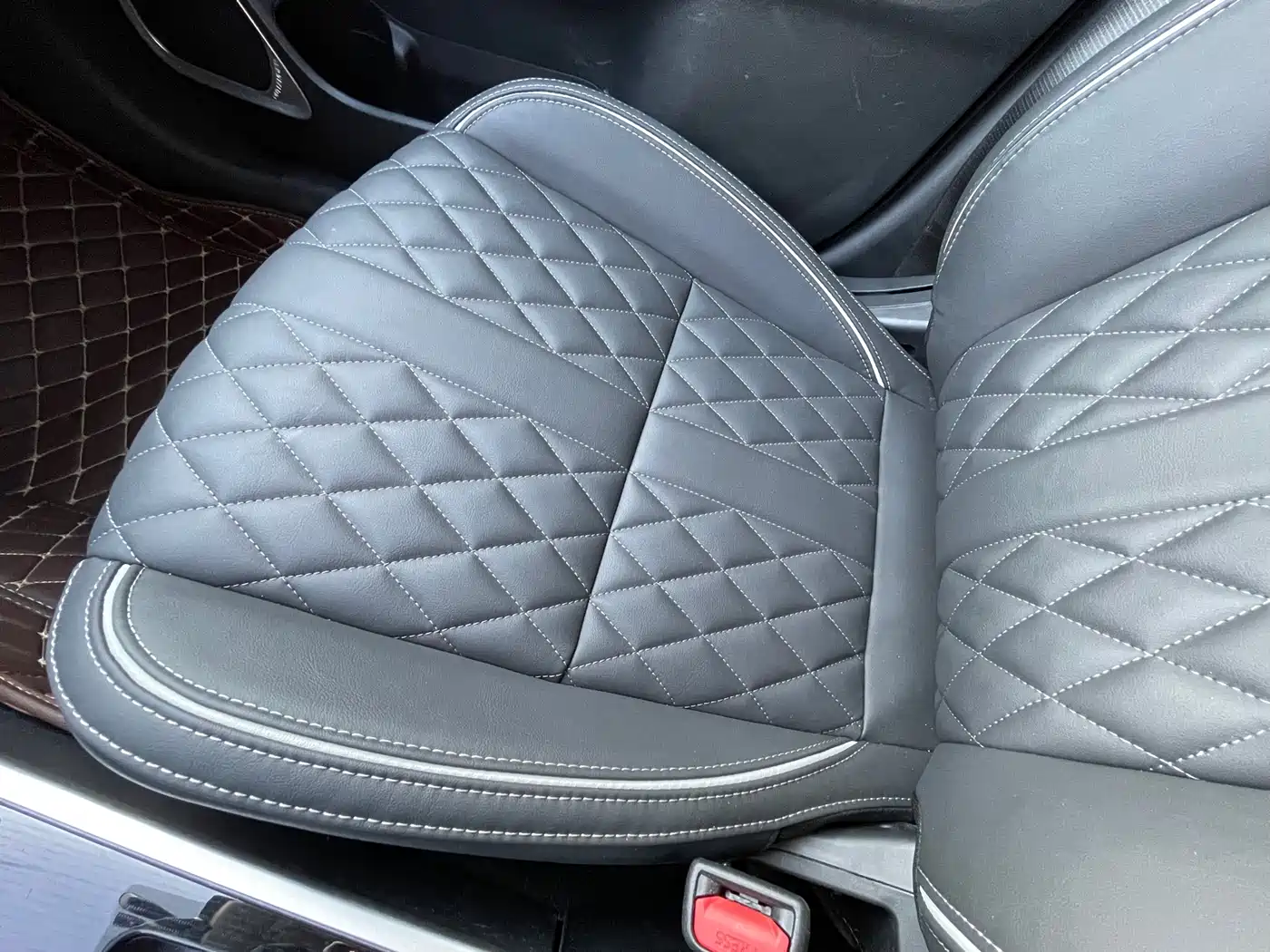 Mitsubishi Outlander 2021 Facelift 2.0L 2WD Premium Edition 7-Seater фото 36