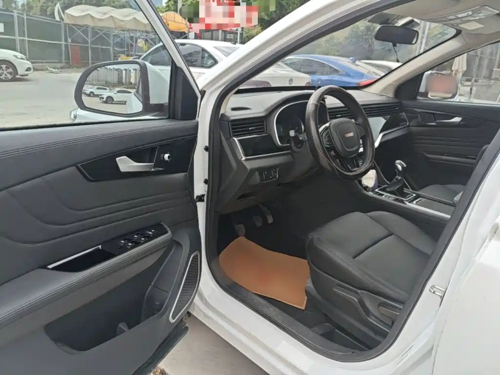 Sinotruk VGV VGV U70 2020 2020 Model 1.5T Manual Comfort 7-Seater
