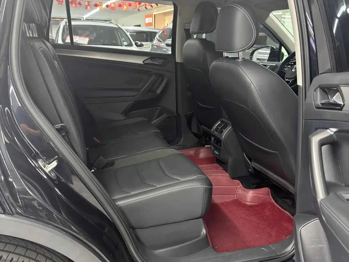 Фото 9 - Volkswagen Tiguan L