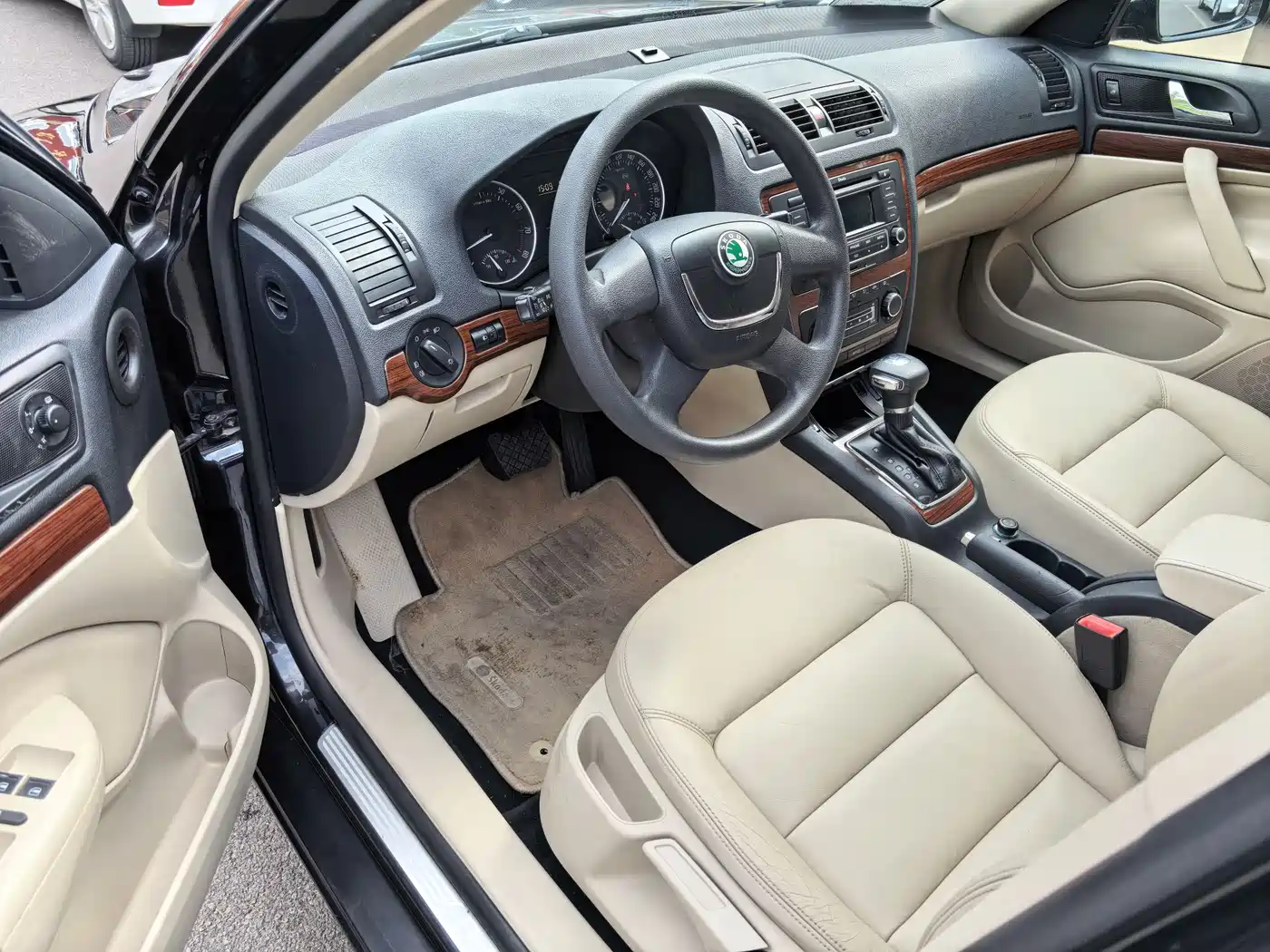 Škoda Octavia 2013 1.6L Automatic Prestige Edition фото 8