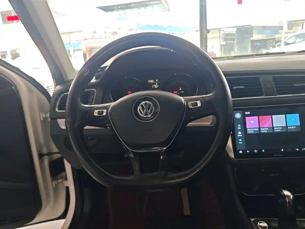 Volkswagen Lavida 2017 1.6L Automatic Comfort Edition фото 11