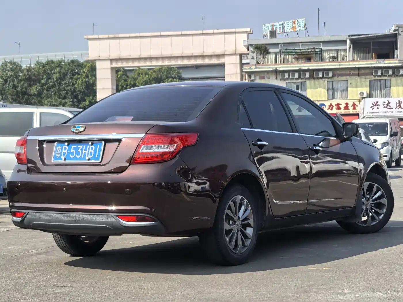 Фото 4 - Geely Vision