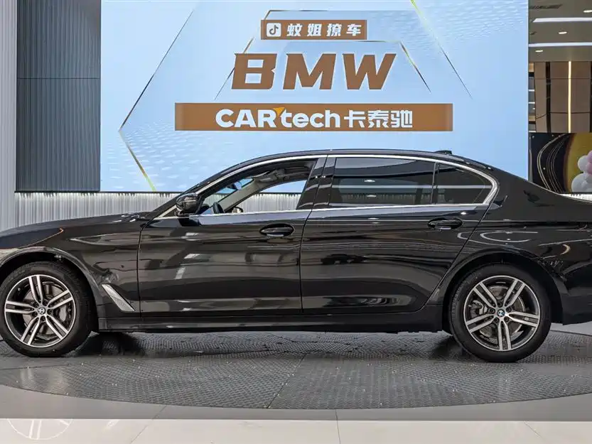 BMW 5 Series 2023 530Li Leading Luxury Package фото 3