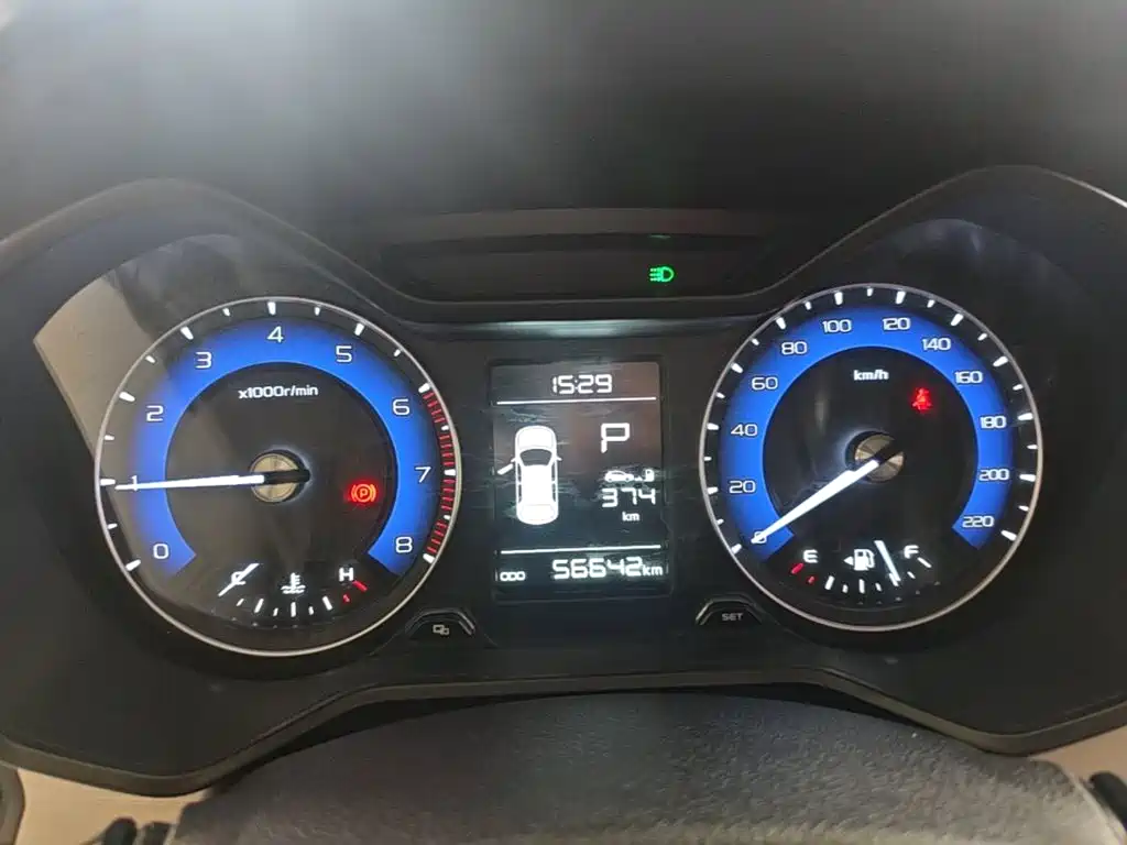 Фото 12 - Geely Vision X3