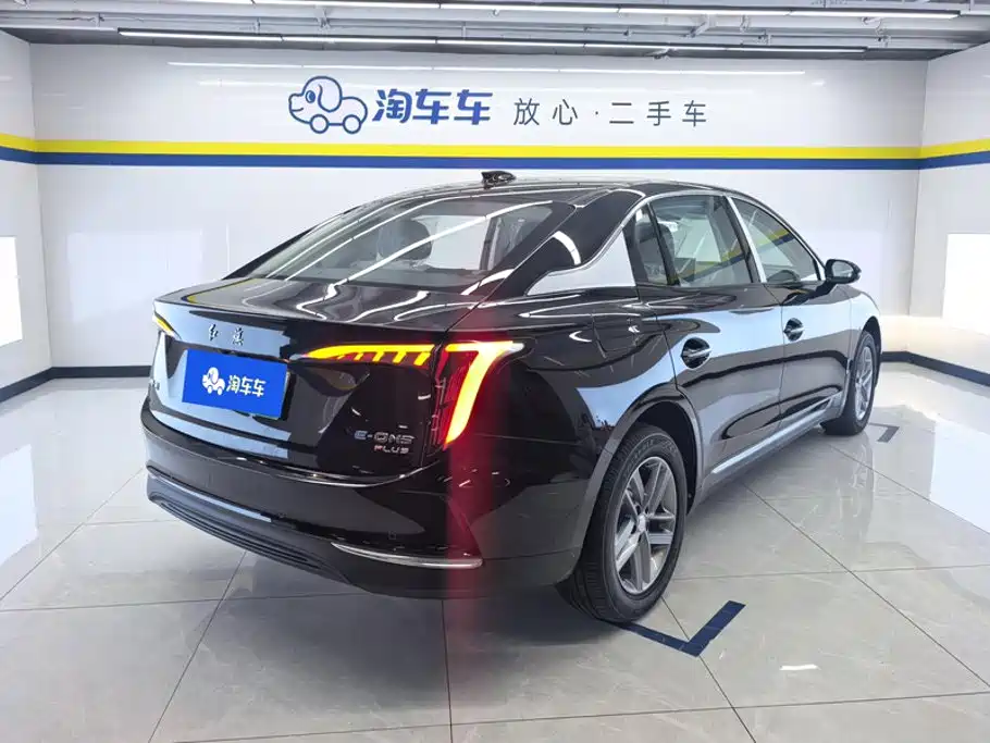 Hongqi E-QM5 2026 2025 610km PLUS